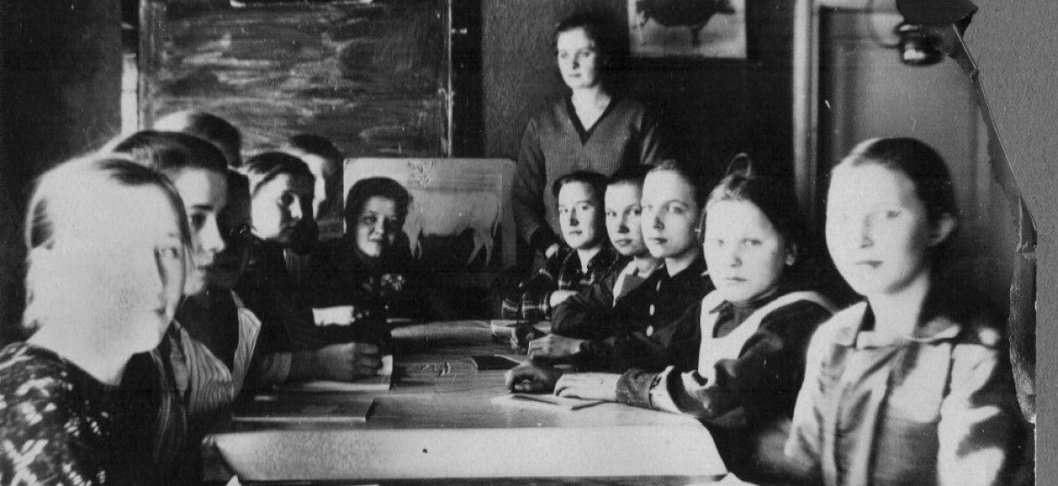 Kids at school in the 1940's Finland